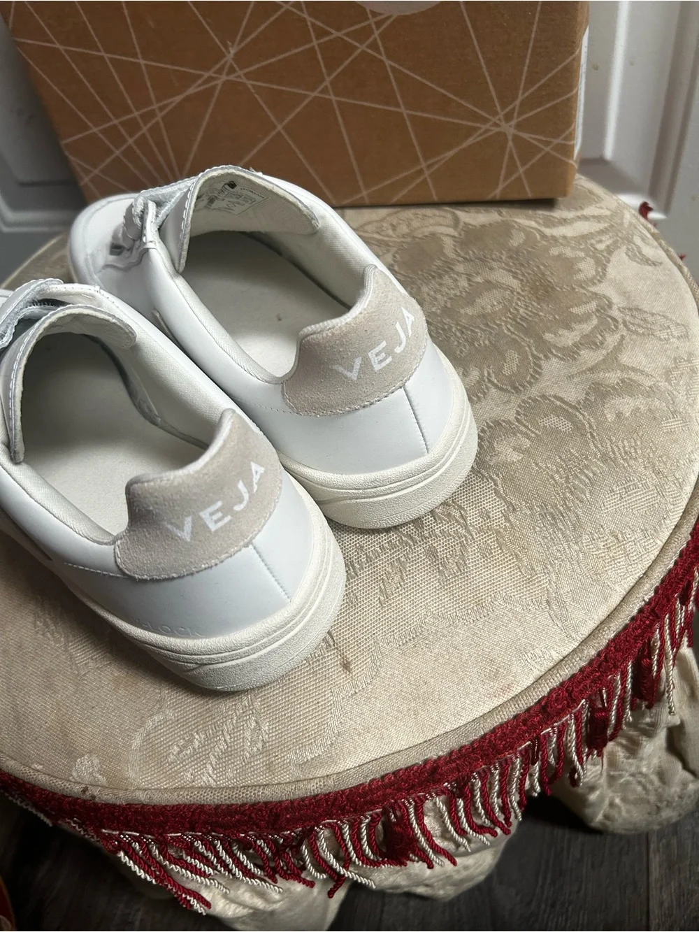 Veja clean white